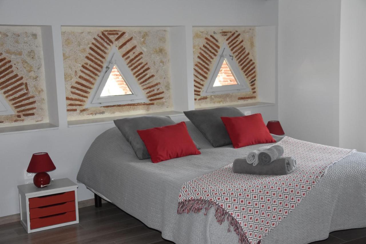 Domaine De Calbiac Bed and Breakfast Dolmayrac Εξωτερικό φωτογραφία